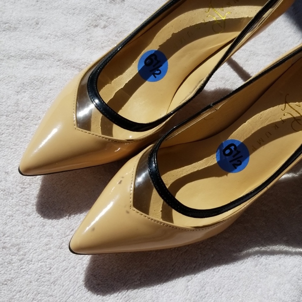 NWT patent nude and black pumps